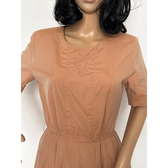 70's Burberrys Tan day dress Embroidered Crest, boulton zip & size tab small - Picture 7 of 17